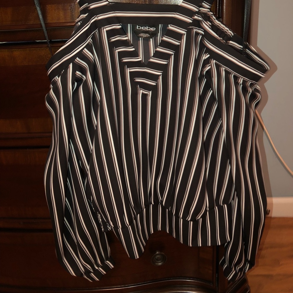 Bebe Black white off cold shoulder top w sleeves